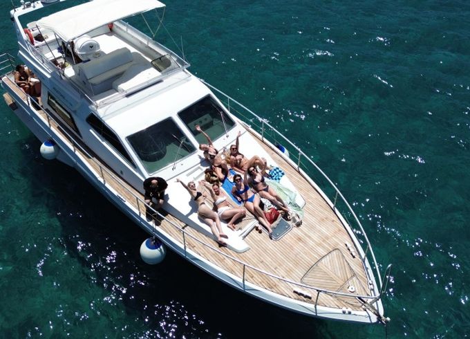 Motor yacht Ferretti Altura 52s 1100hp