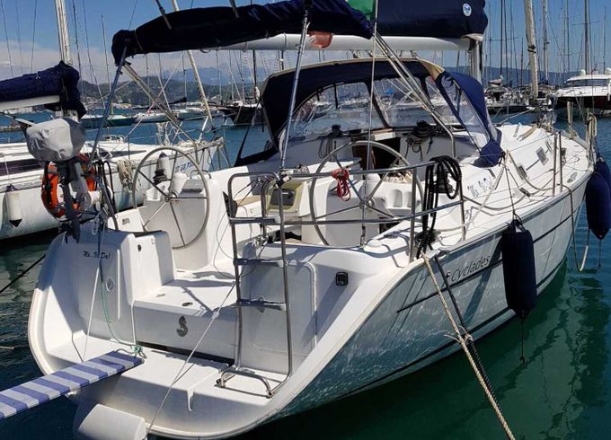 Sailboat Beneteau Cyclades 39.3 12m