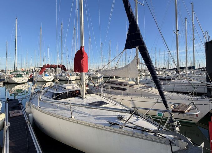 Sailboat Jeanneau Fantasia 8.2m