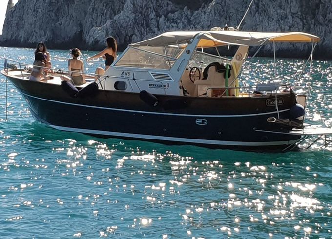 Motorboat Apreamare 9 Semi-cabin 500hp
