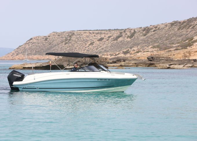 Motorboat BAYLINER VR6 200hp
