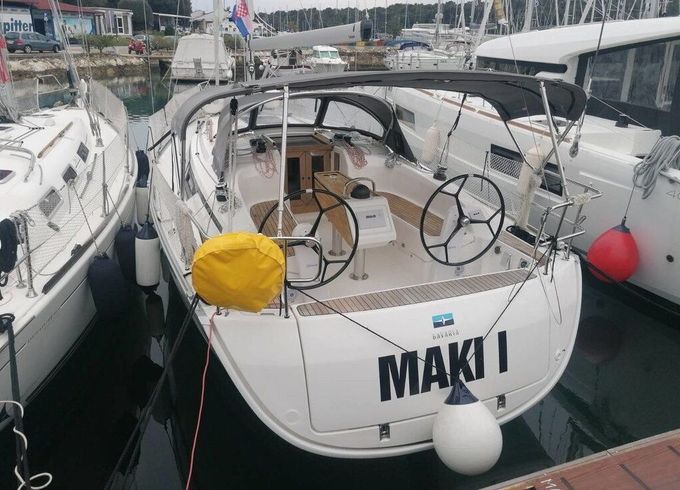 Sailboat Bavaria Cruiser 34 9.99m