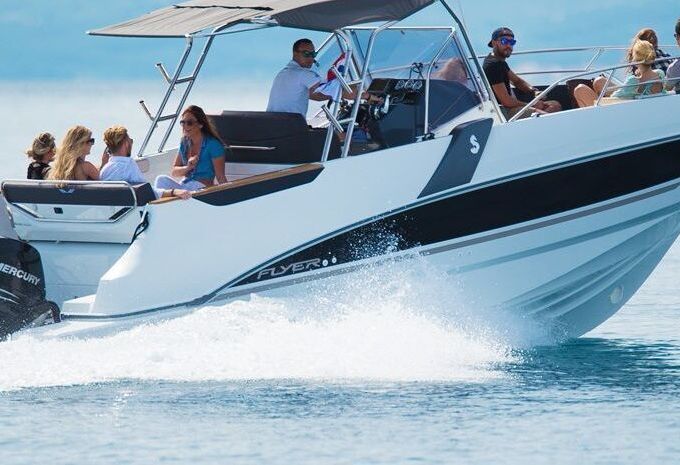 Motorboat Beneteau Flyer 8.8 400hp