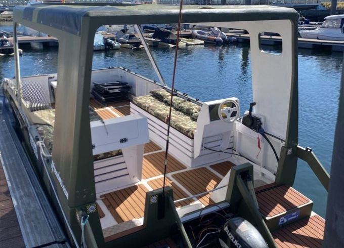 Motorboat Landing Cat Tambito 01 15hp