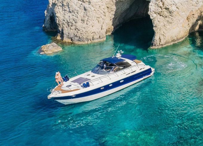 Motorboat Cranchi Mediterranéé 47 hospedage y passeo 2,3,4 y 8h 1500hp