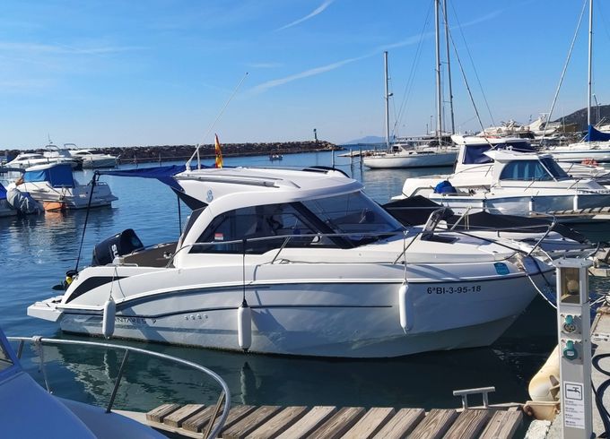 Motorboat Benetau antares 7 ob 150hp