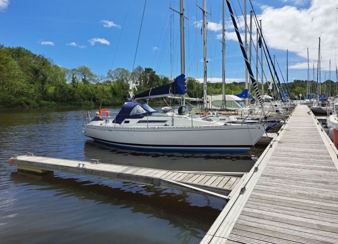 Sailboat Beneteau First 325 9.9m