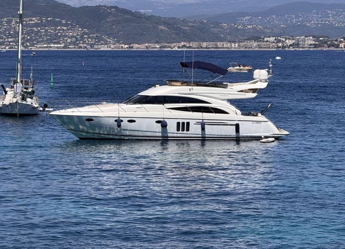 Motorboat Princess 58 fly 1600hp