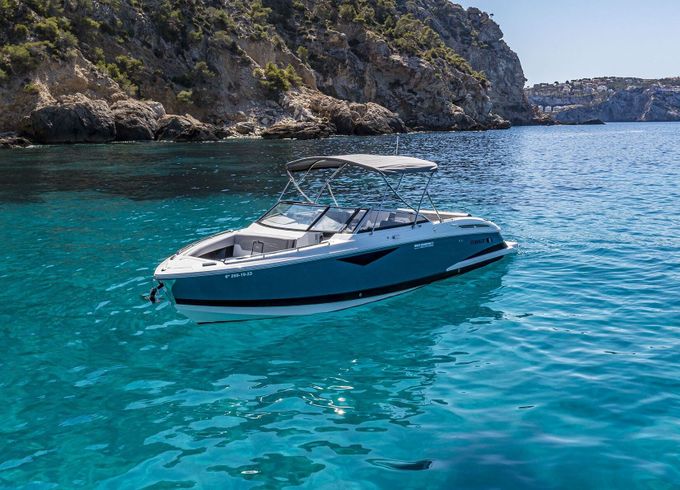 Motorboat Cobalt A29 430hp