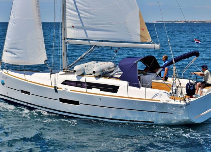 Sailboat DUFOUR 382 11.23m