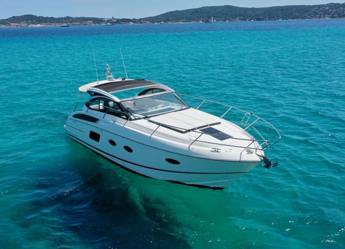 Motorboat Princess V39 660hp