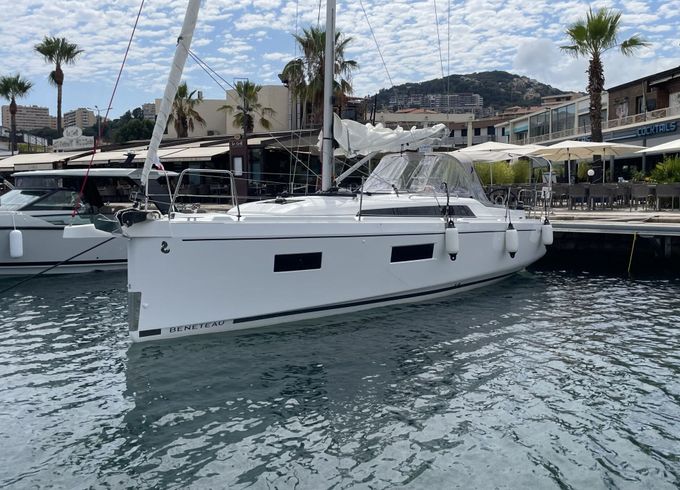 Sailboat BENETEAU OCEANIS 34.1 10m