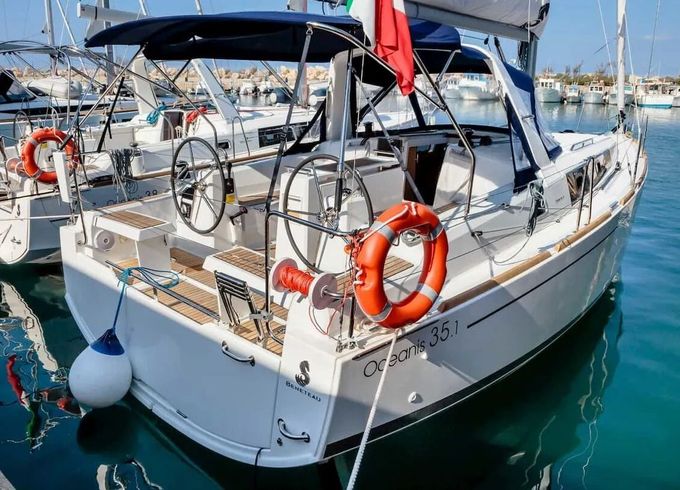 Sailboat Beneteau Oceanis 35.1 10.45m