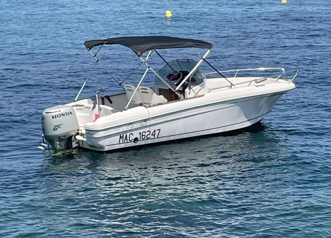 Motorboat Jeanneau CAP camarat 625 cc 130hp
