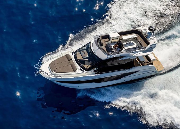 Motor yacht Galeon 400 Fly 880hp