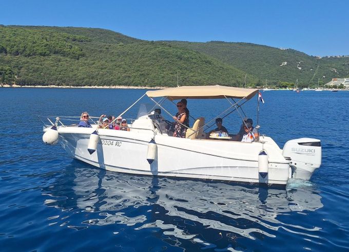 Motorboat Jeanneau Cap Camarat 7.5 CC-2 Style 300hp