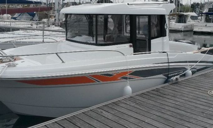 Motorboat Beneteau Barracuda 7 200hp
