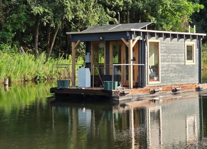 Houseboat Eigenbau Hausfloos