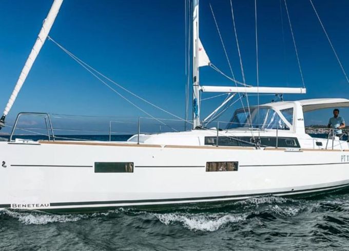 Sailboat BENETEAU OCEANIS 38 11.55m