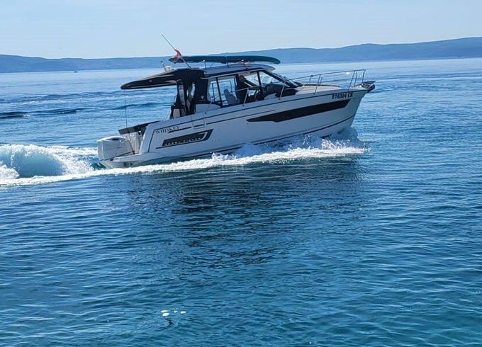 Motorboat Jeanneau Merry Fisher 895 350hp