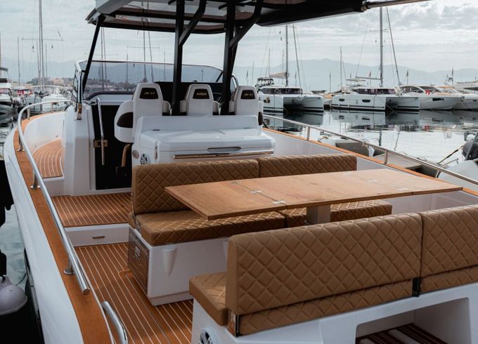 Motorboat Salpa AVANT GARDE 1.1 600hp