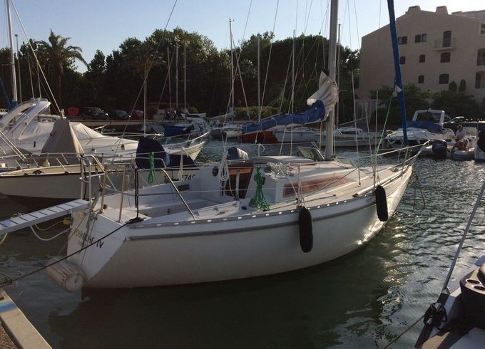 Sailboat JEANNEAU AQUILA 8.28m