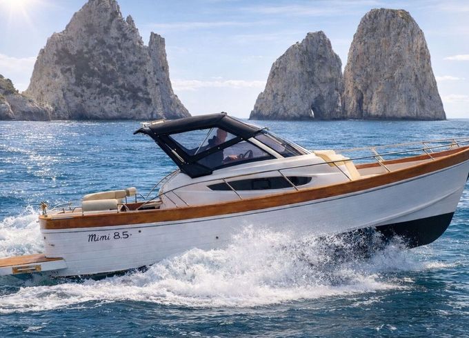 Motorboat private tour Gozzo 8,50 300hp