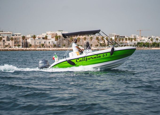 Boat without licence  San Diego California 5.7 40hp