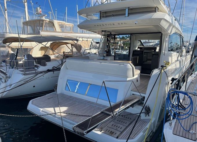 Motorboat PRESTIGE 520 870hp
