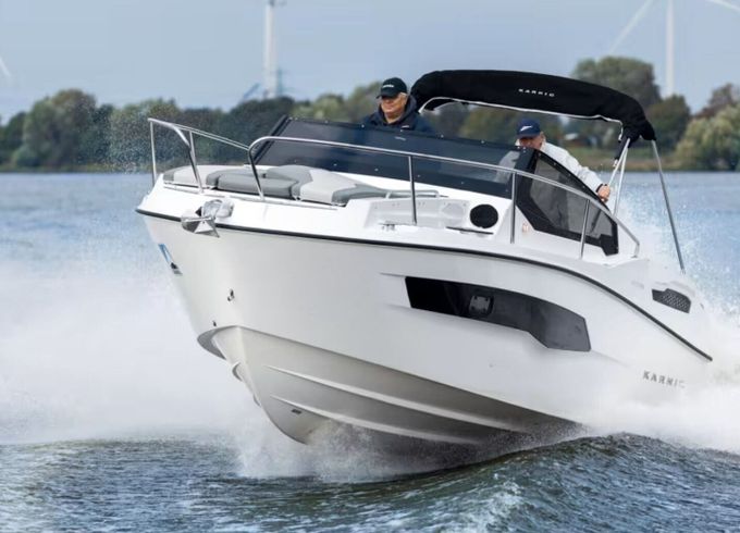Motorboat Karnic Karnic CS700 200hp