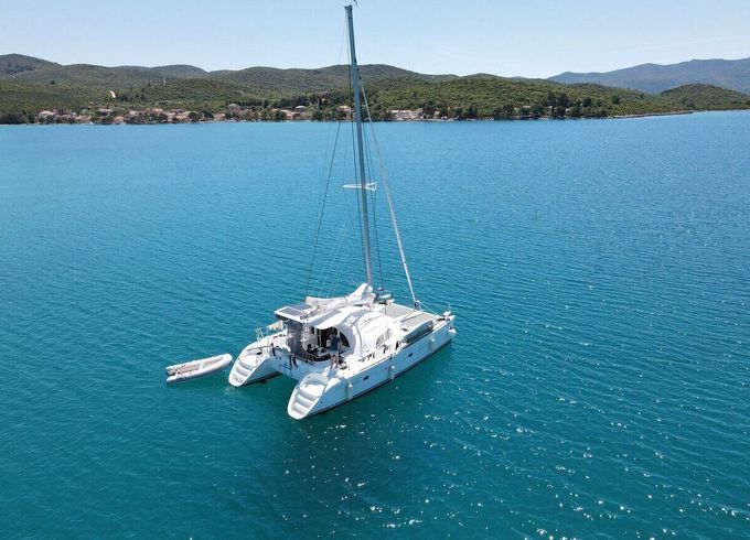 Catamaran Lagoon-Bénéteau Lagoon 380 S2 - 4 + 2 cab. 11m