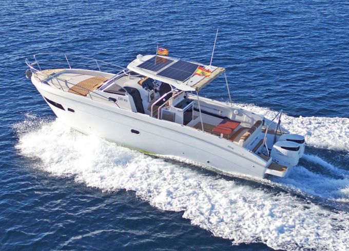 Motorboat Saver 330 WA 600hp
