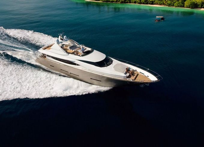 Motor yacht Luxury motor yacht with a capacity of 8 people 2009 3650hp