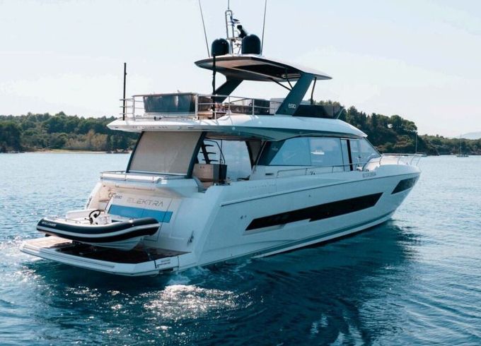 Motor yacht Prestige Prestige 690