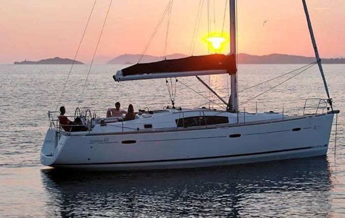 Sailboat BENETEAU OCEANIS 43 13.1m