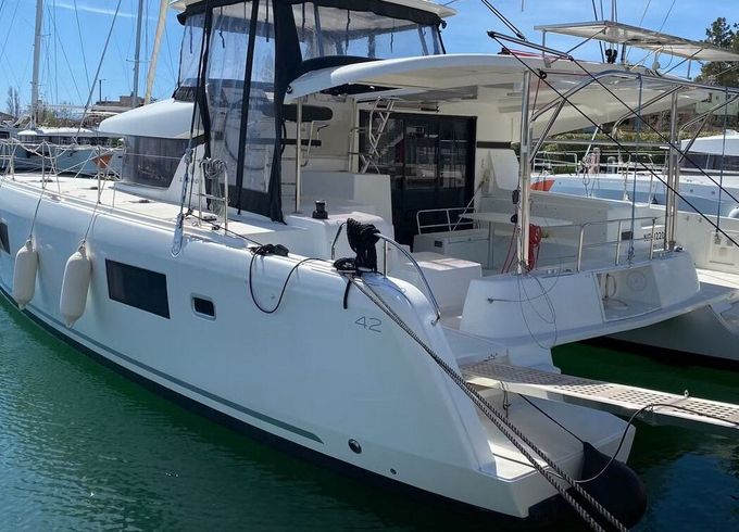 Catamaran Lagoon-Bénéteau Lagoon 42 - 4 + 2 cab. 12m