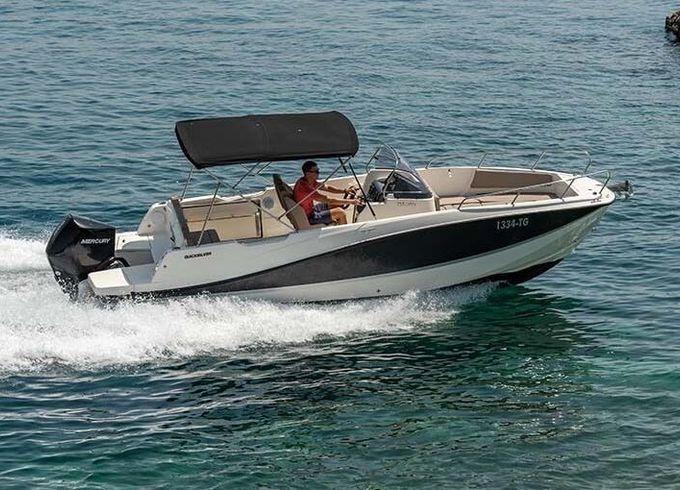 Motorboat QUICKSILVER 755 ACTIV Open 300hp