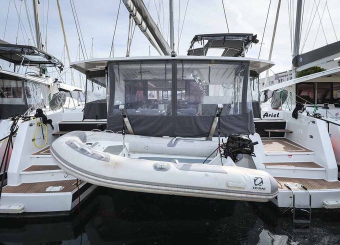 Catamaran Fountaine Pajot Fountaine Pajot Astrea 42 - 4 + 1 cab. 12m