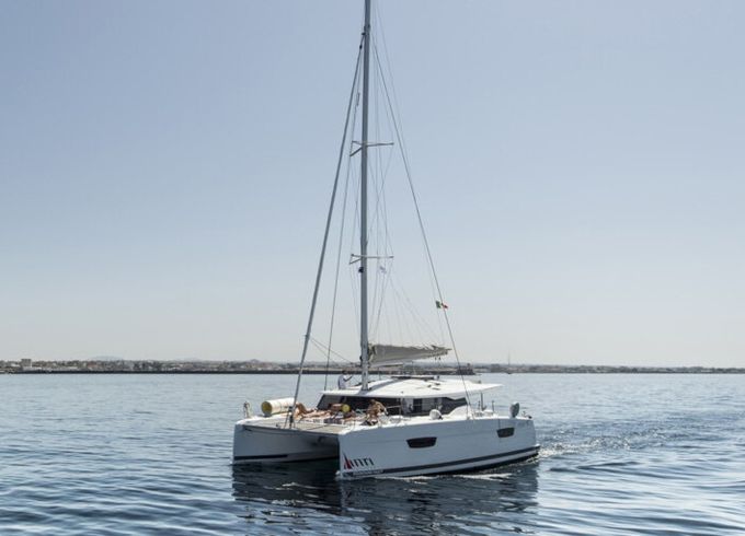 Catamaran Fountaine Pajot Astréa 42 12.58m