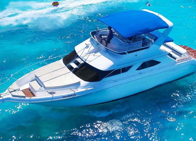 Motorboat Sea Ray Express Bridge 880hp