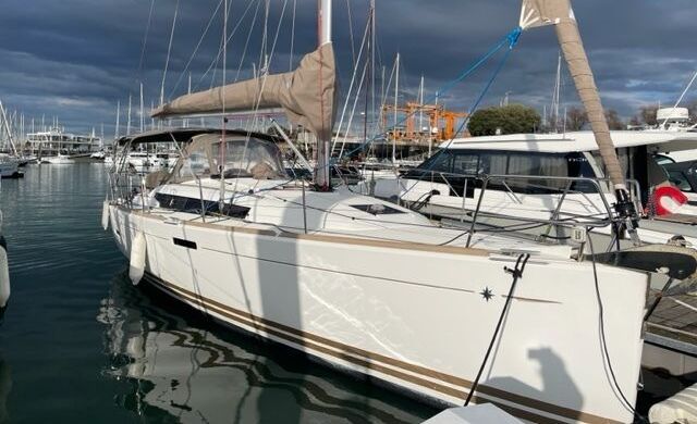 Sailboat JEANNEAU SUN ODYSSEY 379 Q 11.34m