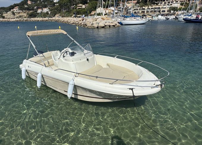 Motorboat Jeanneau CAP CAMARAT 6.35 150hp
