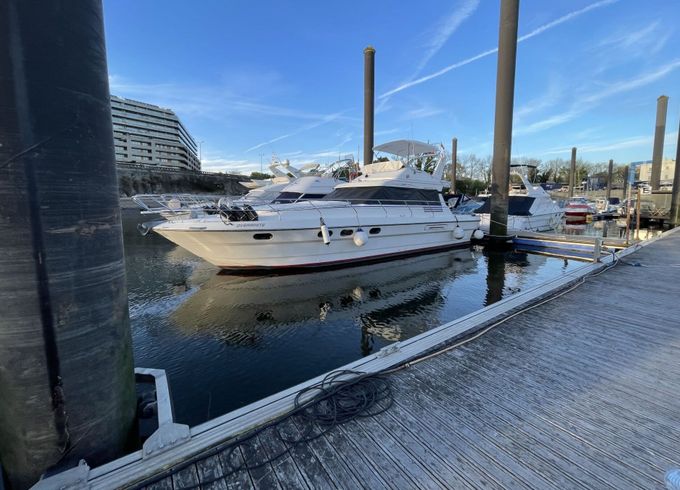 Motorboat Princess 45 fly 619hp
