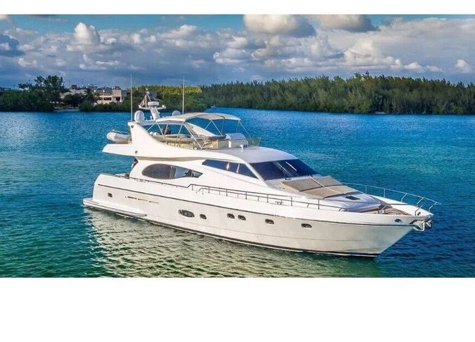 Motorboat Ferretti 730 Fly 2hp