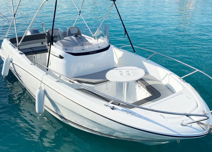 Motorboat Jeanneau Cap Camarat 6.5 CC 150hp