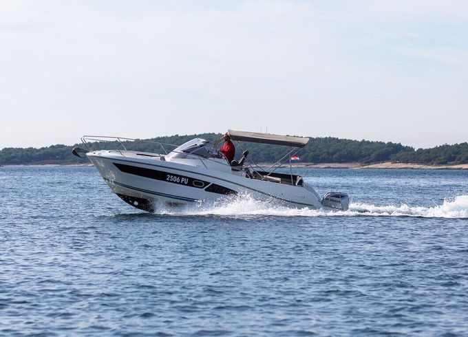 Motorboat Jeanneau Cap Camarat 9.0 WA 500hp