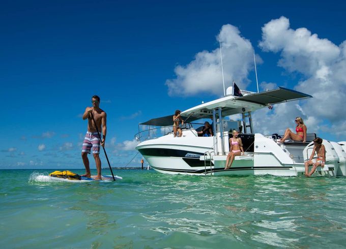 Motorboat Jeanneau Cap Camarat 12.5W 3hp