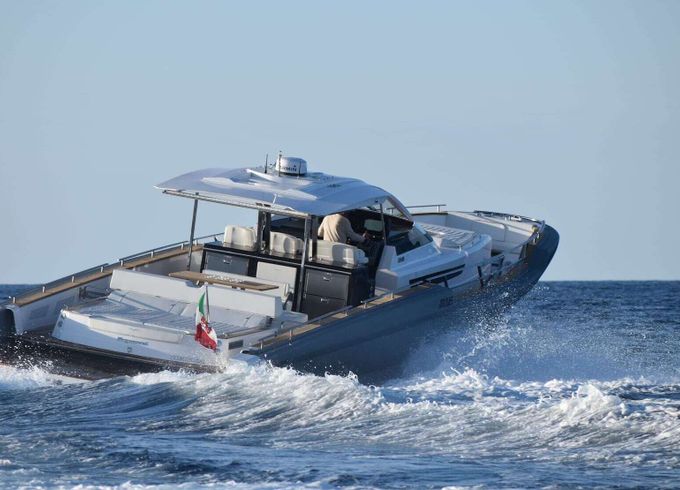 RIB Magazzù M16 2400hp