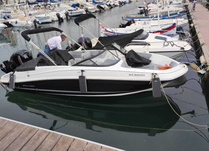 Motorboat Bayliner VR5 bowrider 150hp