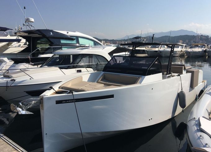 Motorboat De Antonio D34 600hp